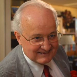 Tony Morris a fost filmat la un congres în timp ce lăuda un băiat Martor care a murit pe motiv că a refuzat o transfuzie de sânge